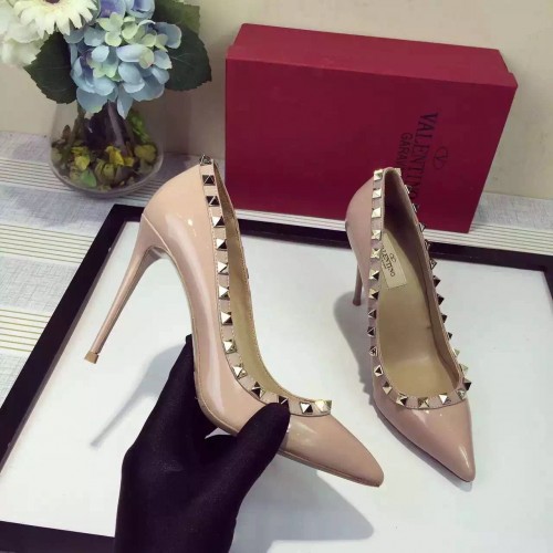 valentino Rockstud Pump patent leather beige